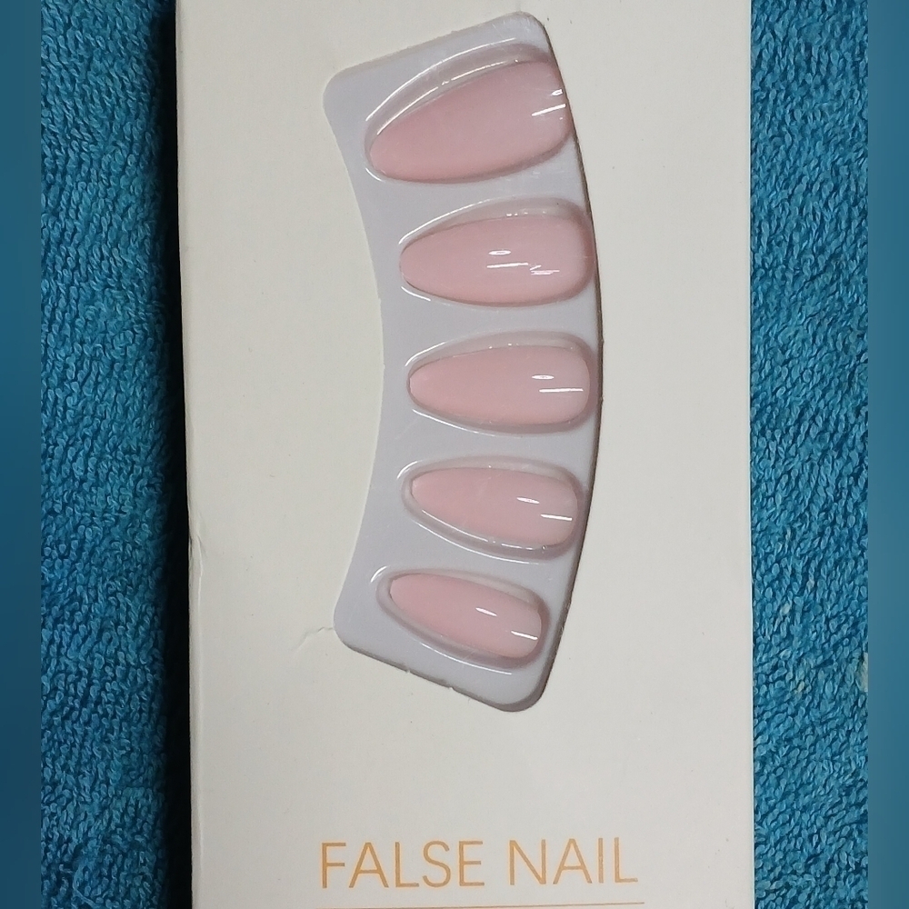 Pink press on nails almond shape 24 piece kit new.